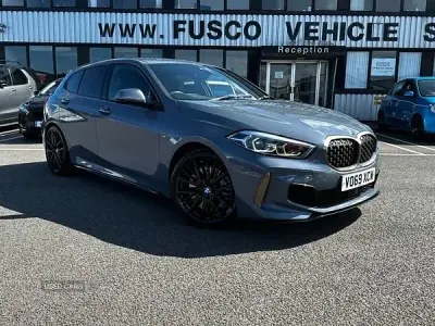 Usado BMW M135 Performance 306 CV (225 kW) 2019 Gris Utilitario