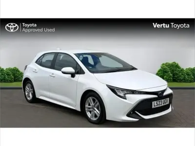 Gebraucht Toyota Corolla 122 PS (89 kW) 2023 Weiß Kleinwagen