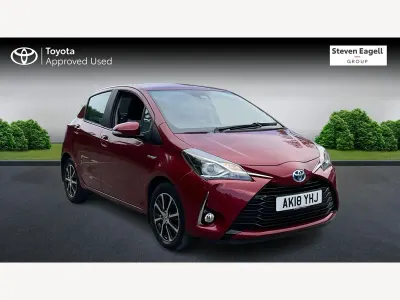 Used Toyota Yaris 100 HP (73 kW) 2018 Red Hatchback