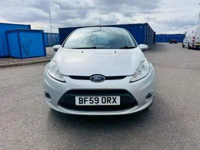 Second-hand Ford Fiesta Zetec 2010 Argintiu Hatchback
