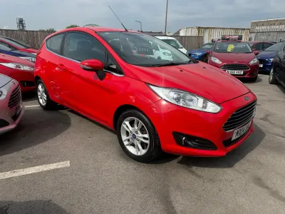 Używany Ford Fiesta Zetec 2014 Czerwony Hatchback
