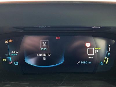 Begagnad Peugeot e-2008 Premium 98 kW (134 HK) 2021 Röd SUV