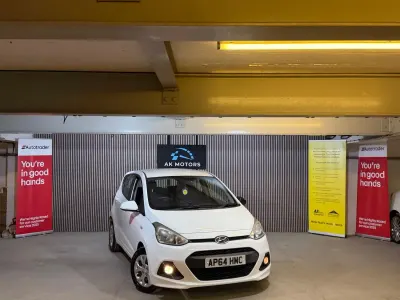 Used Hyundai i10 SE 67 HP (49 kW) 2015 White Hatchback