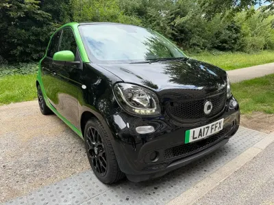 Used Smart ForFour Electric Drive Premium 60 kW (82 HP) 2017 Black Hatchback