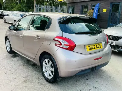 Used Peugeot 208 Active 68 HP (50 kW) 2012 Pink Hatchback