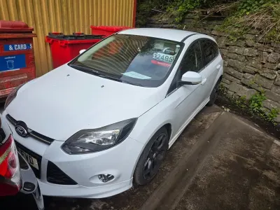 Begagnad Ford Focus Zetec 163 HK (119 kW) 2012 Vit Halvkombi