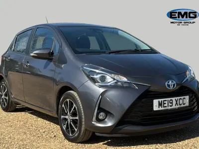 Begagnad Toyota Yaris 100 HK (73 kW) 2019 Grå Halvkombi