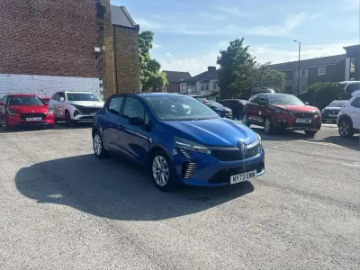 Używany Renault Clio V Evolution 88 KM (64 kW) 2024 Niebieski Hatchback