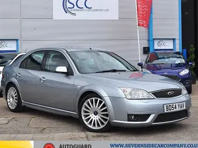Usado Ford Mondeo ST 224 HP (164 kW) 2004 Prateado Citadino