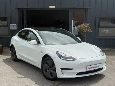 Used Tesla Model 3 Standard Range Plus 239 kW (325 HP) 2020 White Sedan