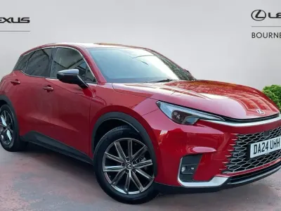 Używany Lexus LBX E-FOUR 136 KM (100 kW) 2024 Czerwony SUV