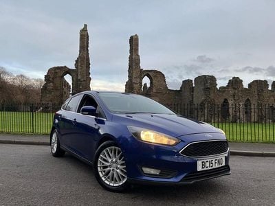 Used Ford Focus Zetec 120 HP (88 kW) 2015 Blue Hatchback
