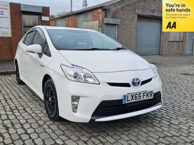Used Toyota Prius 2015 White Hatchback