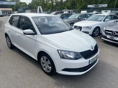Used Skoda Fabia 60 HP (44 kW) 2015 White Hatchback