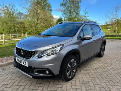 Begagnad Peugeot 2008 Allure 2019 Grå SUV