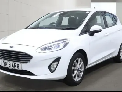 Używany Ford Fiesta Zetec 85 KM (62 kW) 2019 Biały Hatchback