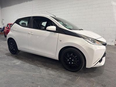Used Toyota Aygo X-play 68 HP (50 kW) 2016 White Hatchback