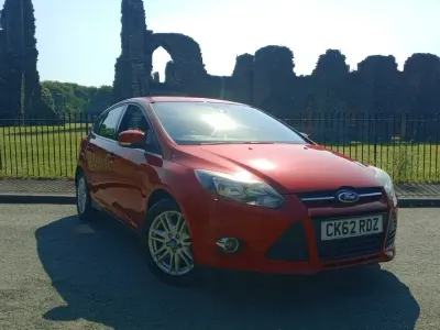Used Ford Focus Titanium 125 HP (91 kW) 2012 Red Hatchback