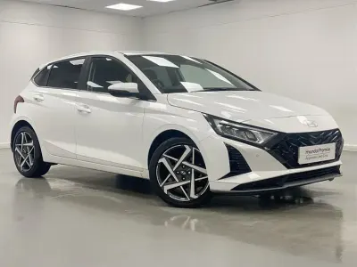 Used Hyundai i20 Premium 90 HP (66 kW) 2024 White Hatchback