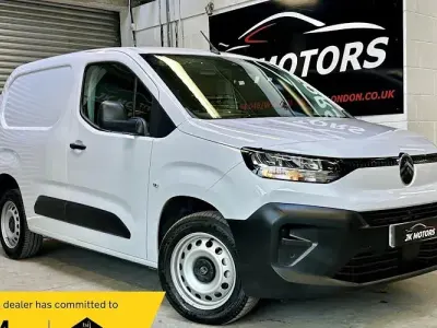 Gebraucht Citroën Berlingo 102 PS (75 kW) 2025 Weiß Van / Kleinbus