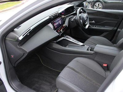Used Peugeot 308 SW GT 129 HP (94 kW) 2024 White Estate