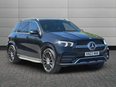 Käytetty Mercedes GLE400 AMG line 325 HP (239 kW) 2023 Musta Katumaasturi