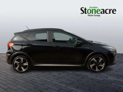Używany Ford Fiesta Active 100 KM (73 kW) 2023 Czarny Hatchback