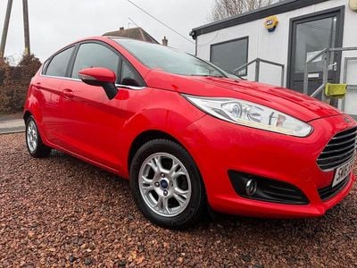 Used Ford Fiesta Titanium 75 HP (55 kW) 2016 Red Hatchback