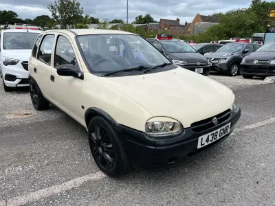 Used Vauxhall Corsa 67 HP (49 kW) 1994 Cream Hatchback
