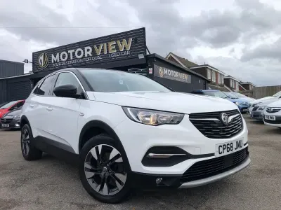 Used Vauxhall Grandland X Sport 130 HP (95 kW) 2019 White SUV