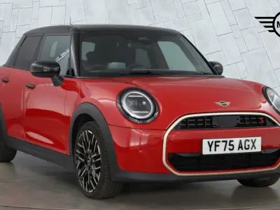 Usado Mini Cooper S Hatch 201 CV (147 kW) 2025 Rojo Utilitario