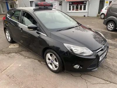 Usado Ford Focus Zetec 125 HP (91 kW) 2011 Preto Citadino