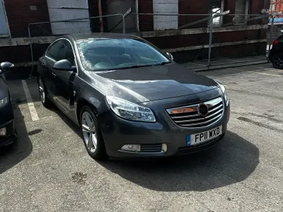 Usado Vauxhall Insignia SRi 160 CV (117 kW) 2011 Gris Utilitario
