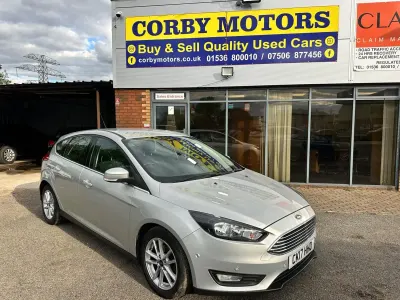 Begagnad Ford Focus Zetec 125 HK (91 kW) 2017 Silver Halvkombi