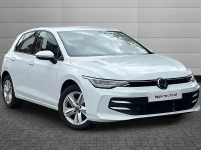 Used VW Golf VIII Life 115 HP (84 kW) 2024 Pure white Hatchback