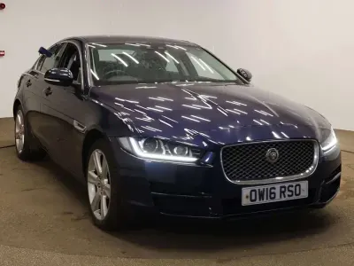 Używany Jaguar XE Portfolio 180 KM (132 kW) 2016 Niebieski Sedan/Limuzyna