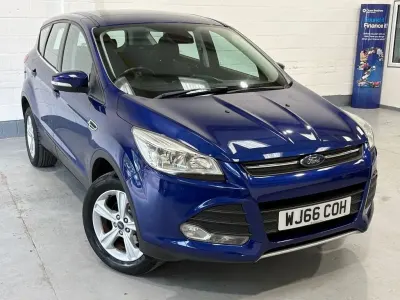 Usado Ford Kuga Zetec 120 CV (88 kW) 2016 Azul SUV
