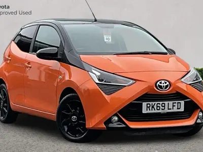 Used Toyota Aygo X-cite 72 HP (52 kW) 2019 Orange Hatchback