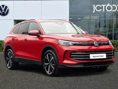Usado VW Tiguan Elegance 147 HP (108 kW) 2025 Vermelho SUV