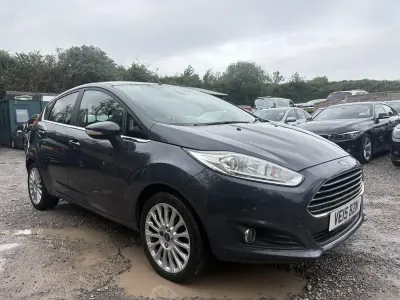 Usado Ford Fiesta Titanium 2015 Cinzento Citadino