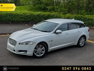 Usado Jaguar XF Sportbrake Luxury 200 HP (147 kW) 2015 Branco Carrinha
