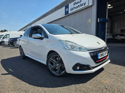 Used Peugeot 208 Prestige 208 HP (152 kW) 2016 White Hatchback
