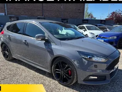 Begagnad Ford Focus ST 250 HK (183 kW) 2017 Grå Halvkombi