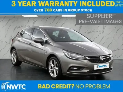 Usado Vauxhall Astra SRi 100 CV (73 kW) 2017 Gris Utilitario
