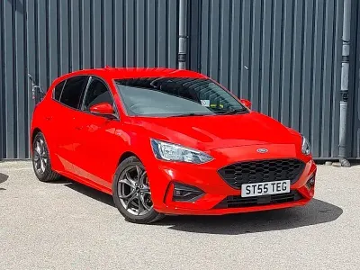 Używany Ford Focus ST-Line 125 KM (91 kW) 2018 Czerwony Hatchback