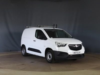 Second-hand Vauxhall Combo Edition 100 CP (73 kW) 2021 Alb Monovolum
