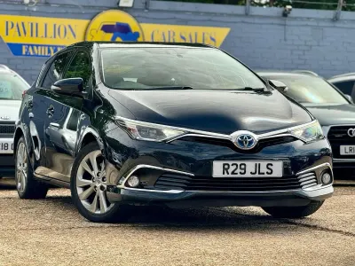 Used Toyota Auris Hybrid 134 HP (98 kW) 2016 Grey Hatchback