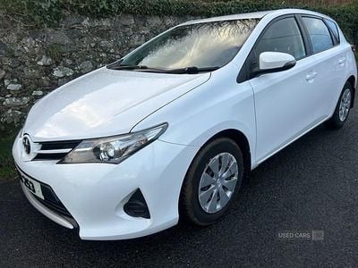 White Used 2013 Toyota Auris Active Hatchback | £3,995