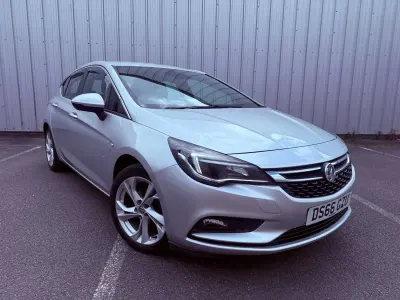 Gebraucht Vauxhall Astra SRi 105 PS (77 kW) 2016 Silber Kleinwagen