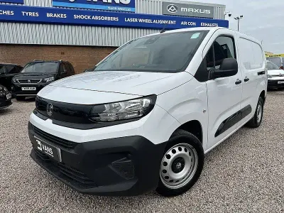 Używany Vauxhall Combo 100 KM (73 kW) 2024 Biały Minivan